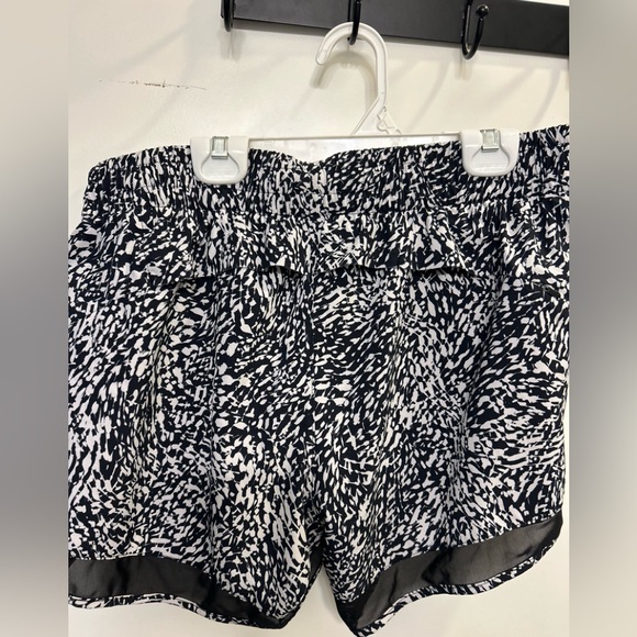 Athleta Printed Mesh Racer Short 4” - Picture 4 of 10